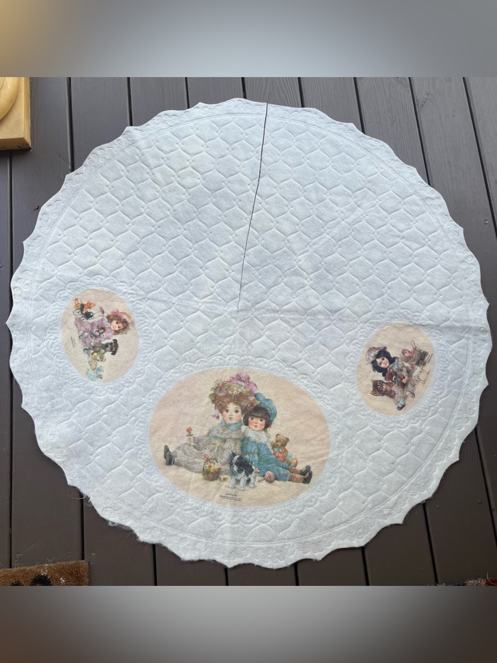 Rare Vintage 1988 Giordano White Tree Skirt Dolls Kittens Puppies Cottagecore